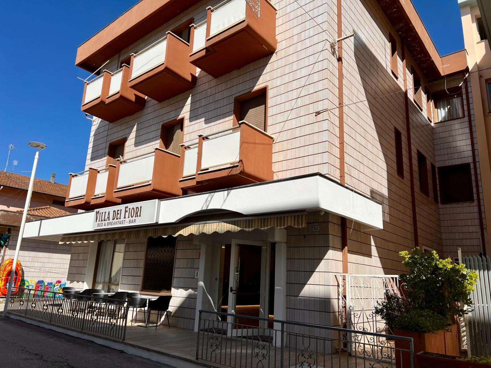 Hotel Villa Dei Fiori ベラーリア・イジェア・マリーナ エクステリア 写真